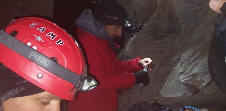 Ekipler mahsur kalan turisti kurtardı