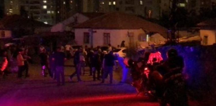 Komşularının evini kurşunlamakla suçlanan Metin Işık ve oğlunun yargılanmasına başlandı