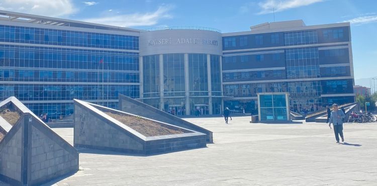 Evinde uyuşturucu ve hassas terzai bulunan şahıs suçlamayı reddetti