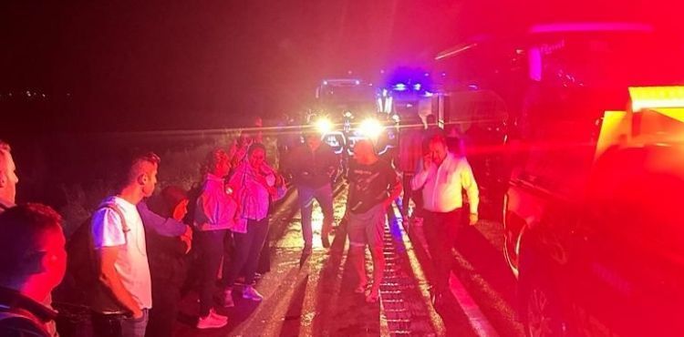 Yolcu otobüsü ile otomobil çarpıştı: 2 ölü