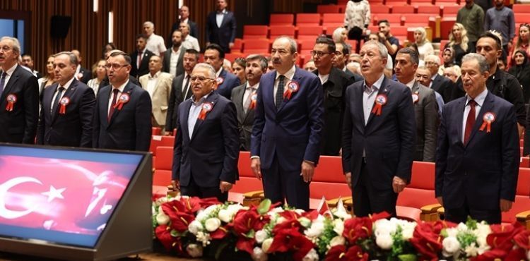 KTO’DA YILIN AHİSİ BAŞYAZICIOĞLU’NA KAFTANI TÖRENLE GİYDİRİLDİ