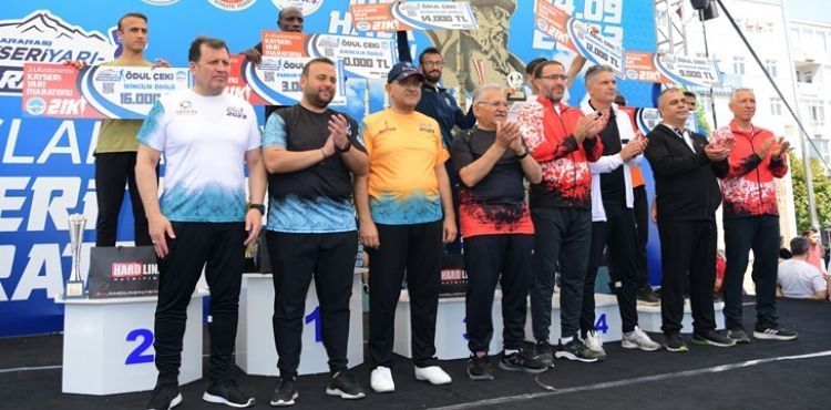 SPOR ŞEHRİ KAYSERİ’NİN ULUSLARARASI YARI MARATONU’NA ‘İLK’LER DAMGA VURDU