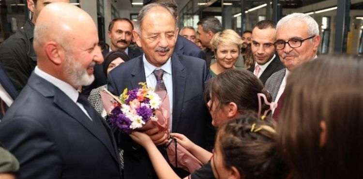 BAŞKAN ÇOLAKBAYRAKDAR, “YENİ KÜTÜPHANE, TÜRKİYE’NİN GELECEĞİ İÇİN BÜYÜK BİR KAZANÇTIR”