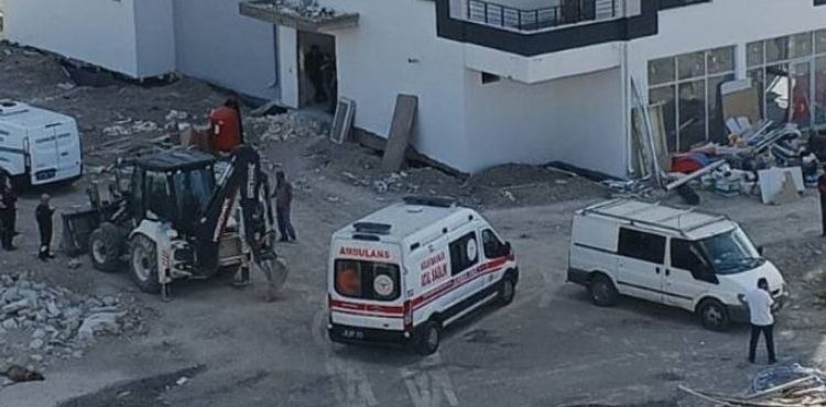 Apartman boşluğuna düşen inşaat işçisi kurtarılamadı