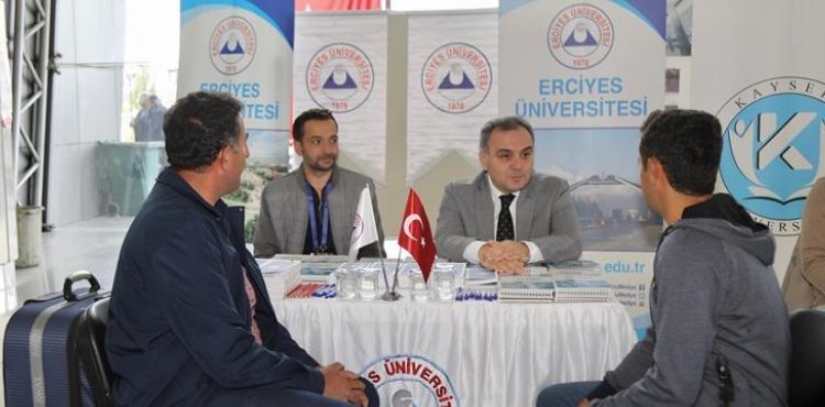 Rektör Altun, ERÜ’nün Yeni Öğrencilerini Karşıladı