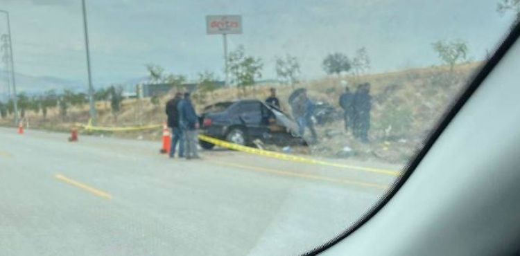 Genç sürücü kazada yaşamını yitirdi