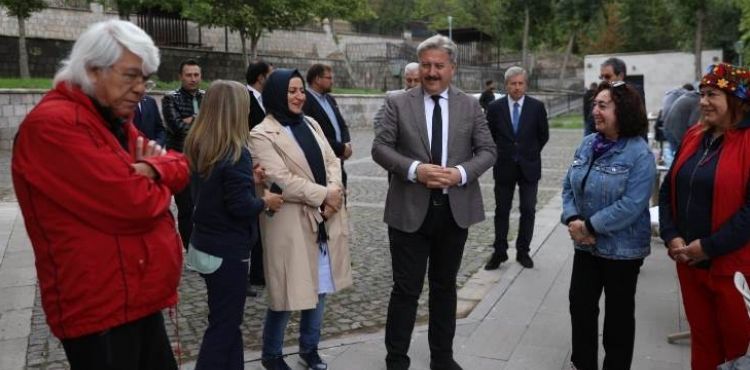MELİKGAZİ’NİN TARİH VE KÜLTÜR ESİNTİSİ TUVALLERE YANSIYOR