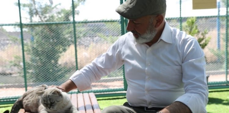 KOCASİNAN, GENÇLERE HAYVAN SEVGİSİ AŞILIYOR