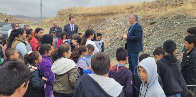 BÜYÜKŞEHİR, İLÇELERİ KENT ORMANLARIYLA YEŞİLLENDİRİYOR