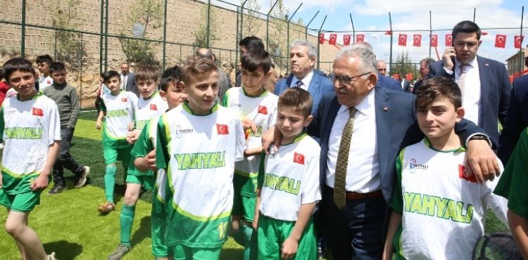 AVRUPA SPOR ŞEHRİ KAYSERİ'DE BÜYÜKŞEHİR'DEN 141 SPOR SAHASI VE 33 YÜZME HAVUZU