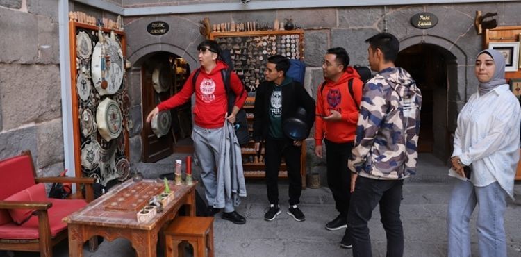 Büyükşehir Belediyesi Er Turan Grubunu Kayseri’de Ağırladı