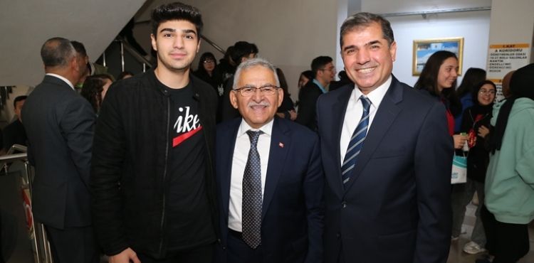 BAŞKAN BÜYÜKKILIÇ’TAN ÖĞRENCİLERLE SICAK VE SAMİMİ SOHBET