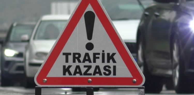 Kontrolden çıkan otobüsün devrildiği kazada 38 kişi yaralandı