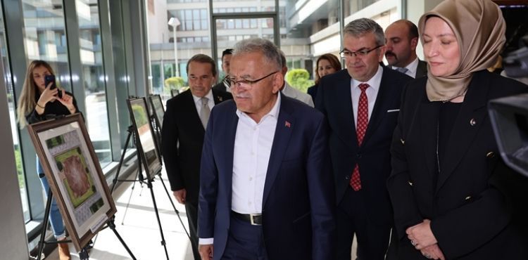 BAŞKAN BÜYÜKKILIÇ, SANATIN VE SANATÇININ YANINDA
