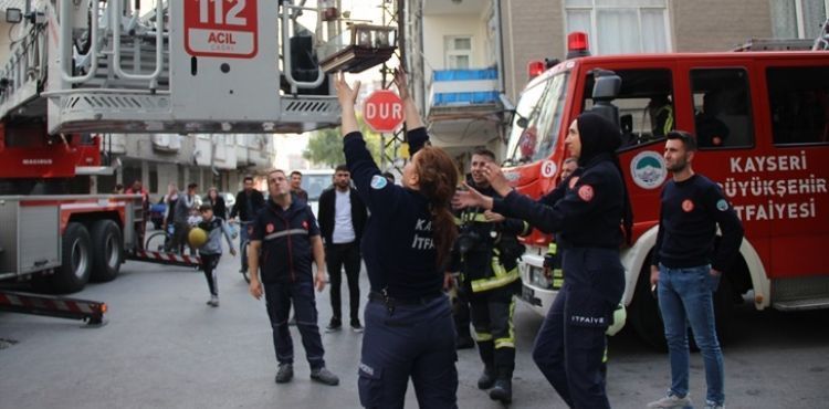 BÜYÜKŞEHİR İTFAİYESİ, TEHLİKEYE DÜŞMÜŞ TÜM CANLARI KURTARIYOR