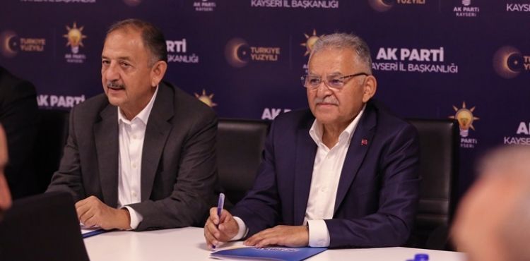 BAKAN ÖZHASEKİ VE BAŞKAN BÜYÜKKILIÇ, AK PARTİ KAYSERİ İL BAŞKANLIĞI İSTİŞARE TOPLANTISI’NA KATILDI