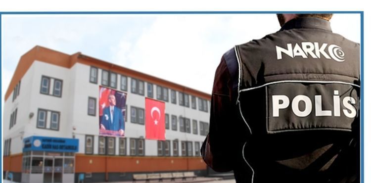 Narkotik ekipleri okul çevresinde 1 hafta içerisinde 194 şahsı kontrol etti