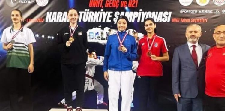 Kayserili karateciler madalyayla döndü