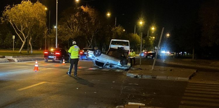 Takla atan otomobildeki 4 kişi yaralandı