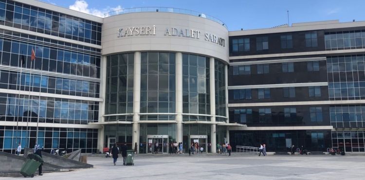 Üç haftalık kızını öldüren anne A.B.: “Ağlıyordu yastıkla boğdum”