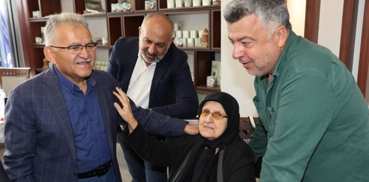 BAŞKAN BÜYÜKKILIÇ, MİLLET BAHÇESİ’Nİ DOLDURAN VATANDAŞLARLA BULUŞTU