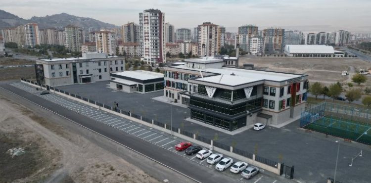 Melikgazi İyi Bir Gelecek İçin Eğitime Destek Olmaya Devam Ediyor