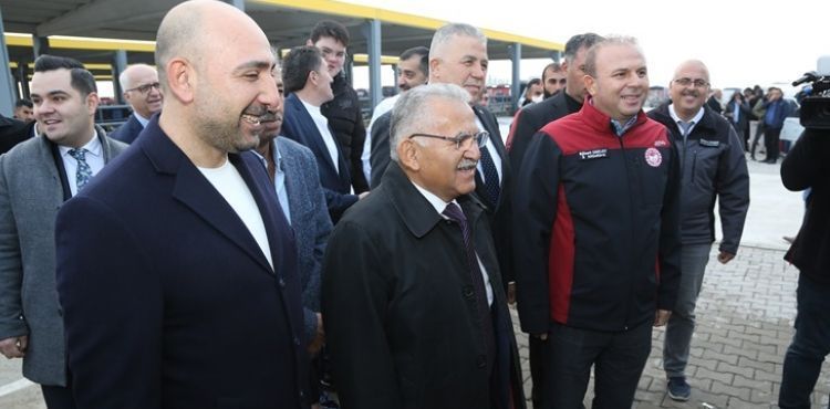 BAŞKAN BÜYÜKKILIÇ, CANLI HAYVAN PAZARI’NDA SIKI PAZARLIĞA KATILDI