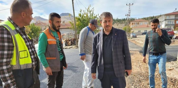 Başkan Taşyapan,” Kırsal da dahil merkez mahallelerimizde sıcak asfalt çalışmaları sürüyor”