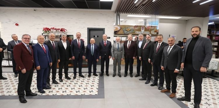 AKAR VE BÜYÜKKILIÇ’TAN İLÇE BELEDİYE BAŞKANLARI İLE İSTİŞARE TOPLANTISI