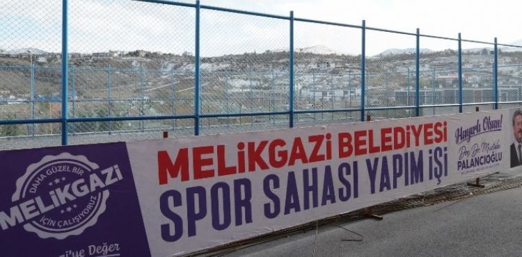 GENÇ DOSTU BELEDİYEDEN İLÇEYE 18 ADET FUTBOL SAHASI