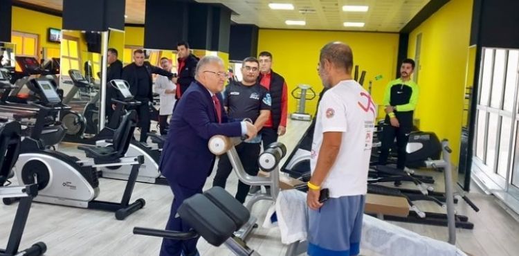 BAŞKAN BÜYÜKKILIÇ, TALAS SOSYAL YAŞAM MERKEZİ’NDE VATANDAŞLARLA BİR ARAYA GELDİ