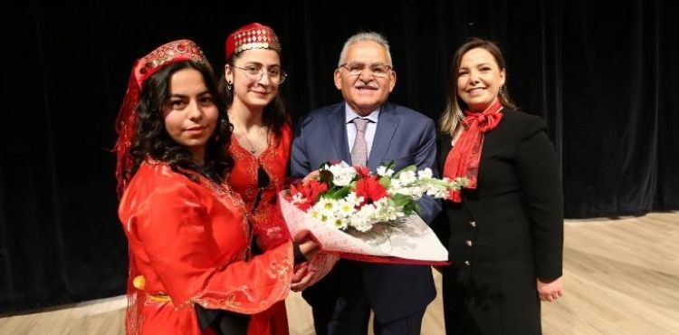 VALİ ÇİÇEK VE BAŞKAN BÜYÜKKILIÇ, ÖZEL ÇOCUKLARLA KUCAKLAŞTI