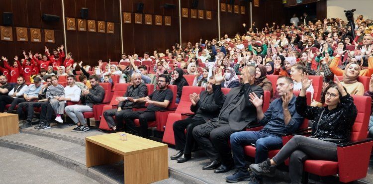 İŞİTME ENGELLİLER TALAS’TA ‘ACI VE TATLI HAYAT’I İZLEDİ