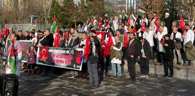 Sağlık çalışanlarından ‘sessiz yürüyüş’