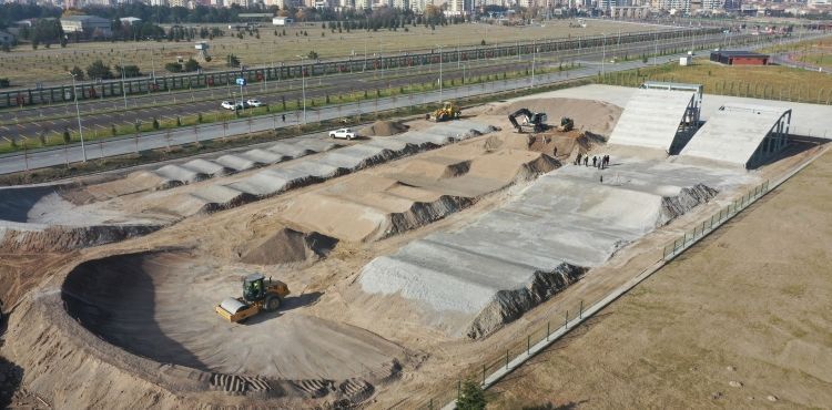 BÜYÜKŞEHİR’DEN AVRUPA SPOR ŞEHRİ KAYSERİ’YE TÜRKİYE’NİN İKİNCİ BÜYÜK BMX PARKURU