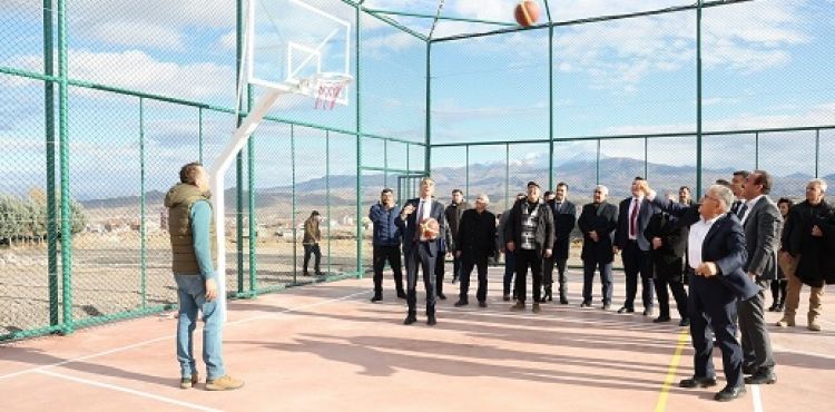 GENÇ DOSTU BÜYÜKŞEHİR’DEN KIRSALA 69 MİLYON TL’LİK 135 ADET SAHA