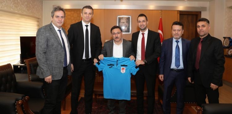Futbol hakemlerinden Vali Gökmen Çiçek’e ziyaret
