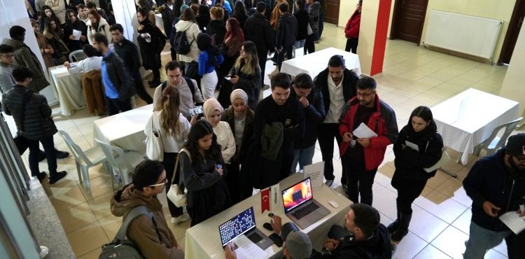 ERCİYES TEKNOPARK’TA “TEKNOLOJİ VE KARİYER GÜNLERİ” ETKİNLİĞİ DÜZENLENDİ