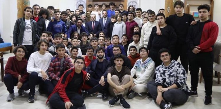 Rektör Prof. Dr. Altun, Talas Gençlik Merkezi’nde Öğrenciler ile Buluştu