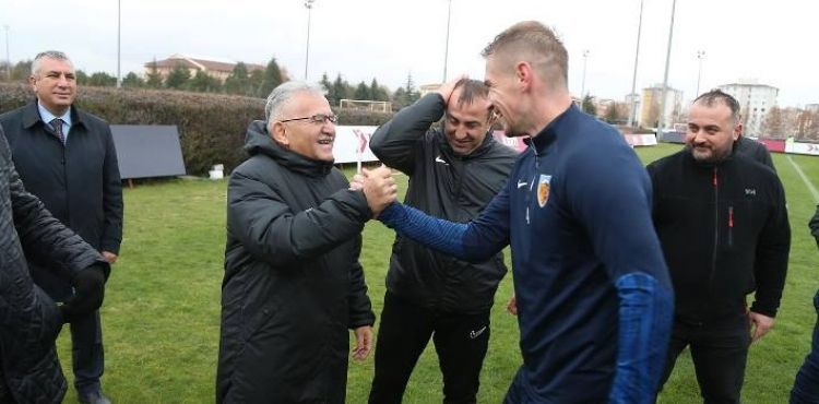Başkan Büyükkılıç, Fenerbahçe Maçı Öncesi Kayserispor’u Ziyaret Ederek, Başarılar Diledi