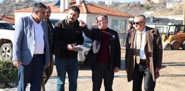YOL ÇALIŞMALARI TÜM HIZIYLA SÜRÜYOR