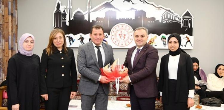 Rektör Prof. Dr. Altun, KYK Kocasinan Kız Öğrenci Yurdu Öğrencileri ile Bir Araya Geldi