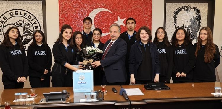 TALASLI ÖĞRENCİLERDEN BAŞKAN YALÇIN’A TEŞEKKÜR ZİYARETİ