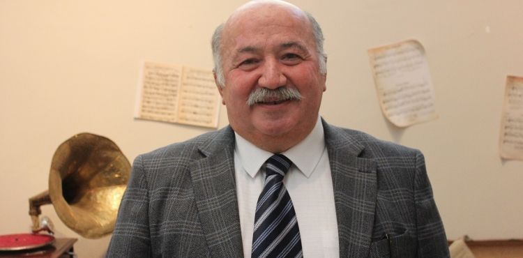 KOLEKSİYONER YAMAN’DAN ‘TAŞ PLAKLARDA KAYSERİ TÜRKÜLERİ’ SERGİSİ