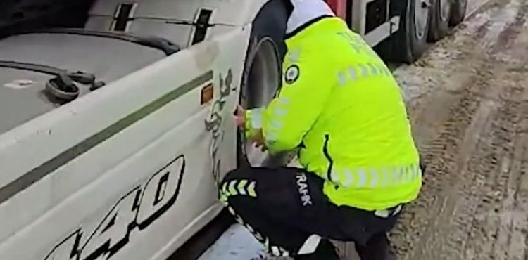 Trafikte k kontrolleri: srcler k lastii konusunda bilinlendirildi