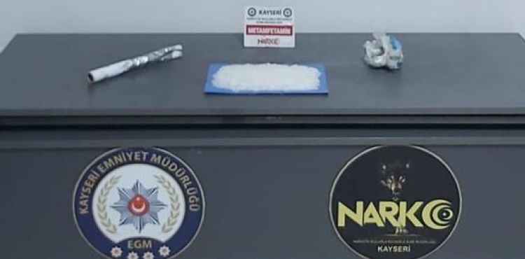 Narkotik operasyonunda 2 gözaltı: firari şahıs yakalandı