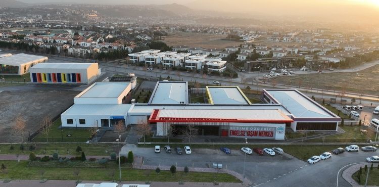 BAŞKAN BÜYÜKKILIÇ’TAN ÖZEL GEREKSİNİMLİ ÖĞRENCİLERE “ÖZEL HAVUZ”
