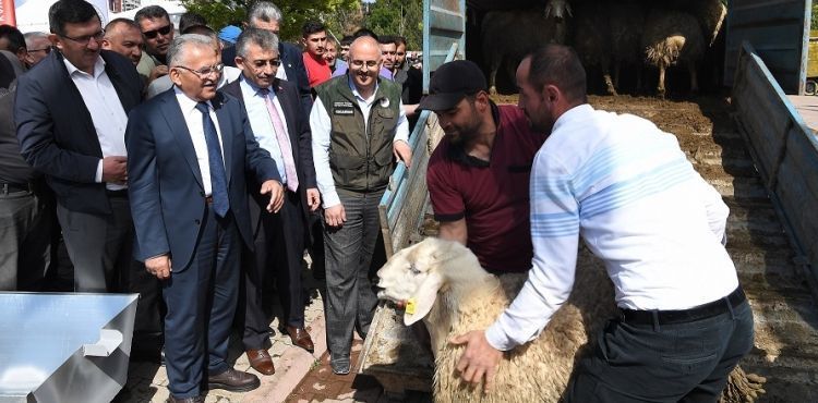 BÜYÜKKILIÇ: “9 BİN 850 HAYVAN İŞLETMESİNİN SU TÜKETİM BEDELİNİN YARISINI BÜYÜKŞEHİR ÖDEDİ”