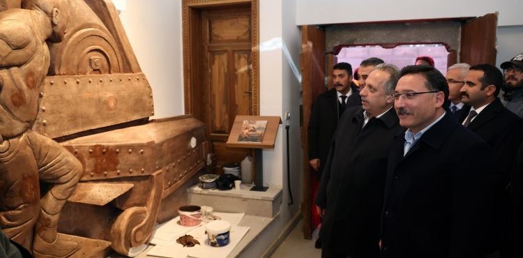 VALİ ÇİÇEK, ÇANAKKALE’DEN CUMHURİYETE 100. YIL SERGİSİ’NDE