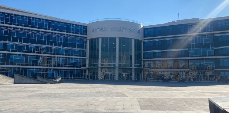 Kendisini tehdit ettiğini iddia ettiği oğlundan şikayetini çekse de cezadan kurtulamadı